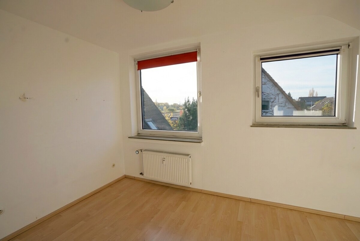 Kinderzimmer im Obergeschoss - Zweifamilienhaus mit Einliegerwohnung in Randlage von Volkmarode