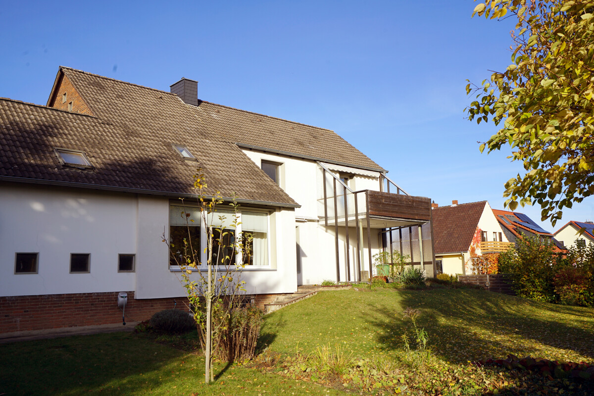Südseite vom Gebäude - Zweifamilienhaus mit Einliegerwohnung in Randlage von Volkmarode