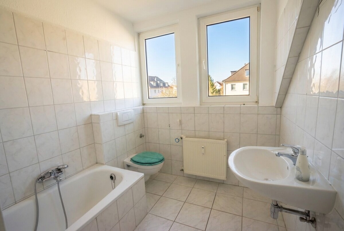 Badezimmer im Obergeschoss - Zweifamilienhaus mit Einliegerwohnung in Randlage von Volkmarode