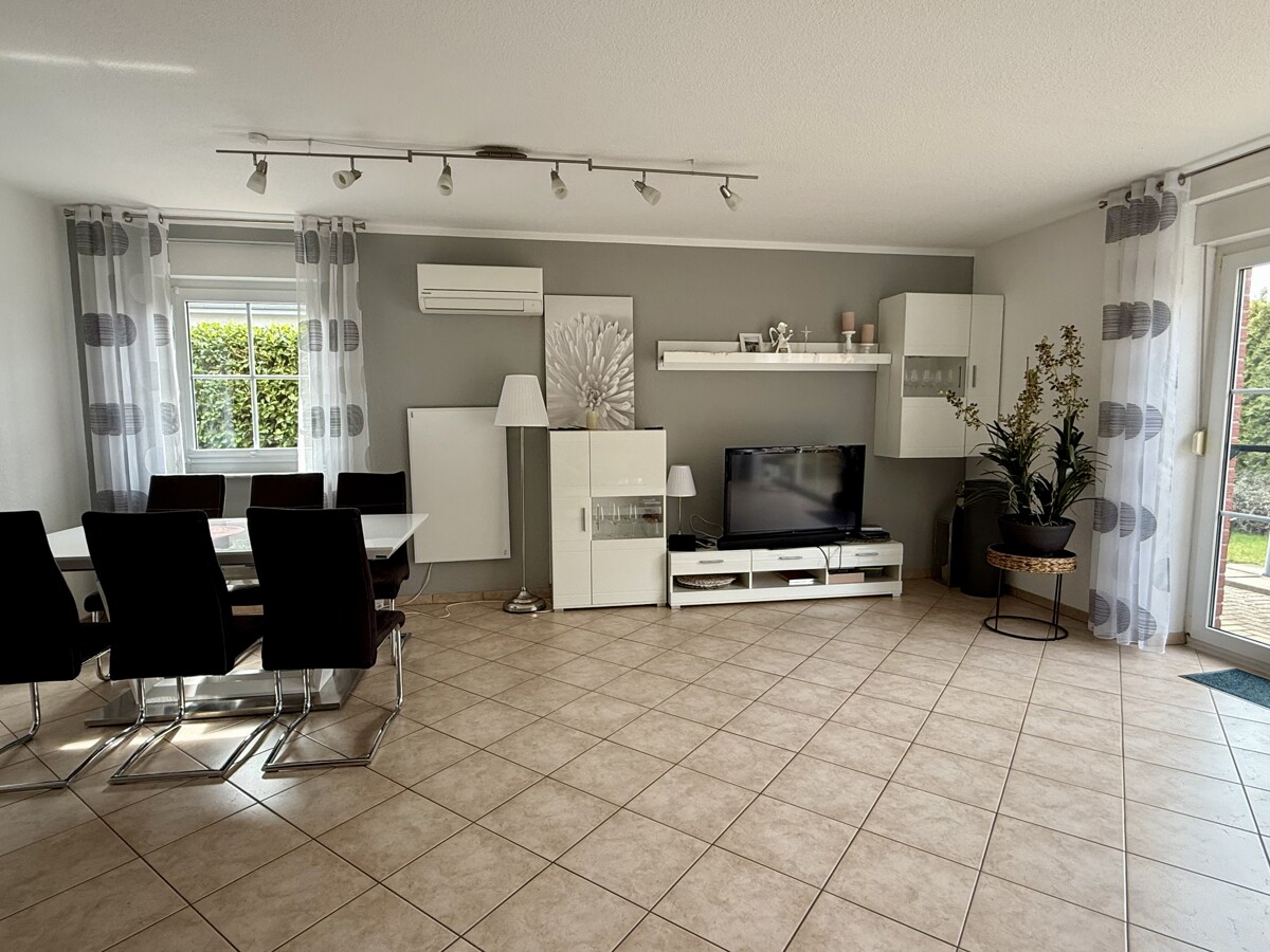 Wohnzimmer - Familienfreundliches Reihenendhaus mit Garten & PV-Anlage in Timmerlah