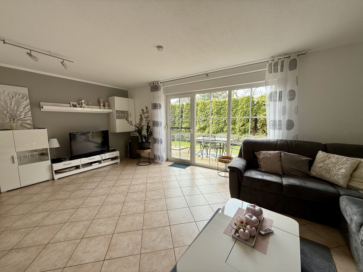 Wohnzimmer - Familienfreundliches Reihenendhaus mit Garten & PV-Anlage in Timmerlah