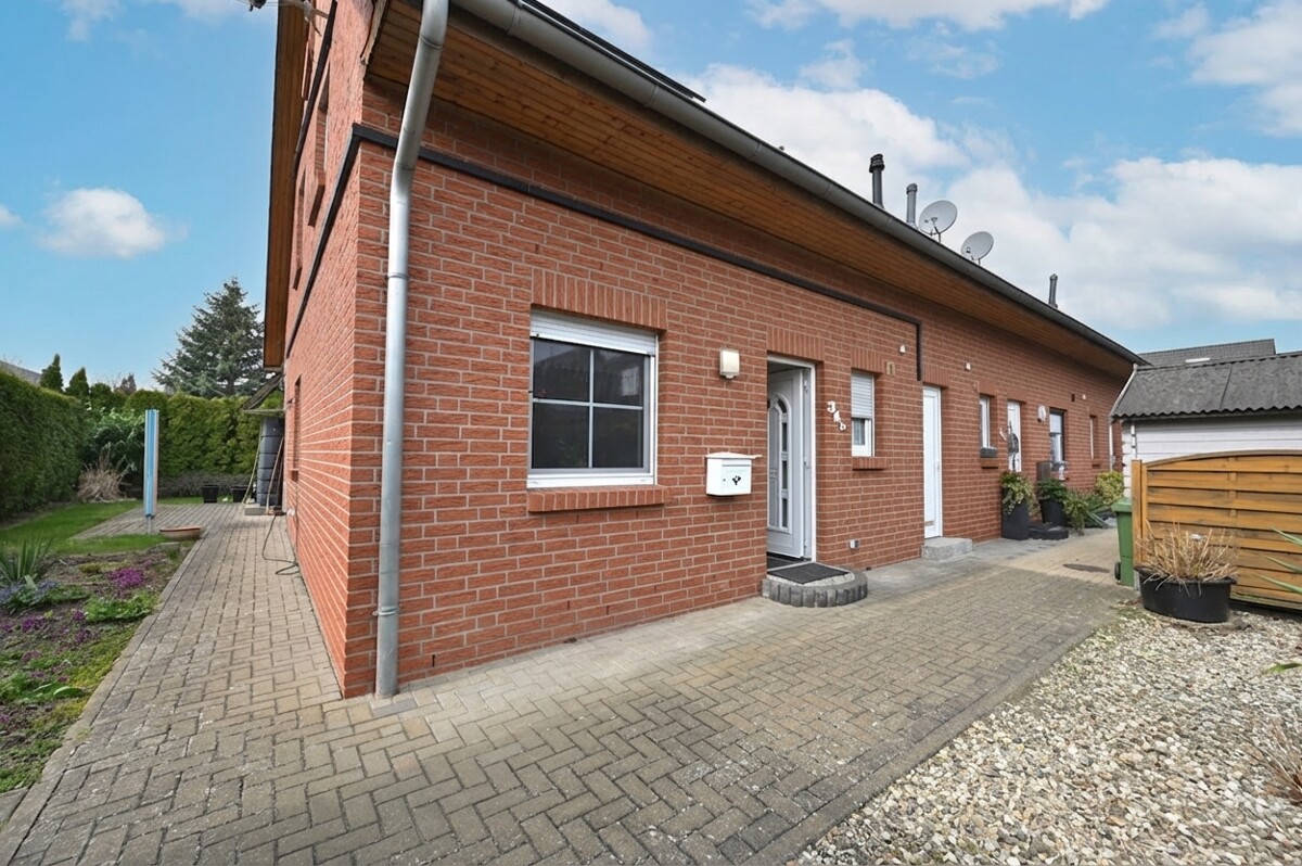 Eingang - Familienfreundliches Reihenendhaus mit Garten & PV-Anlage in Timmerlah