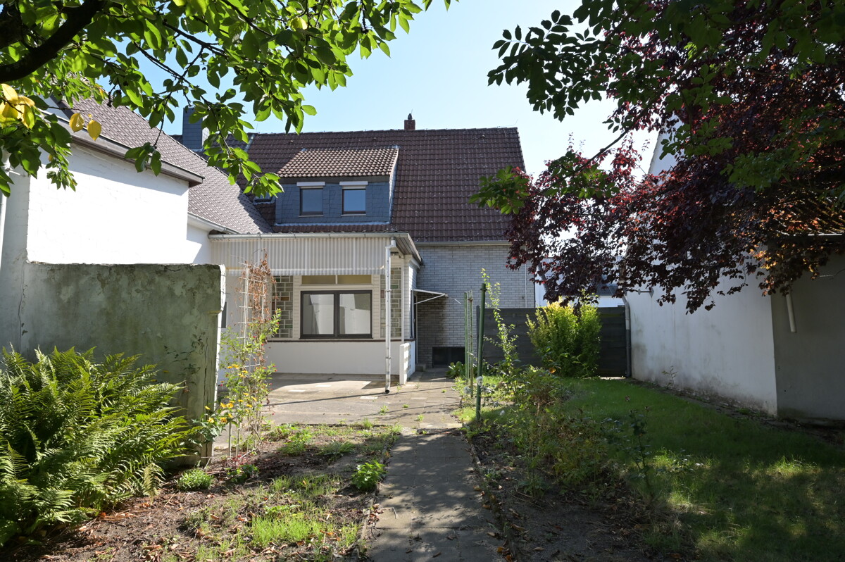 Gartenansicht - Charmante Doppelhaushälfte auf wunderschönem Gartengrundstück in Weddel