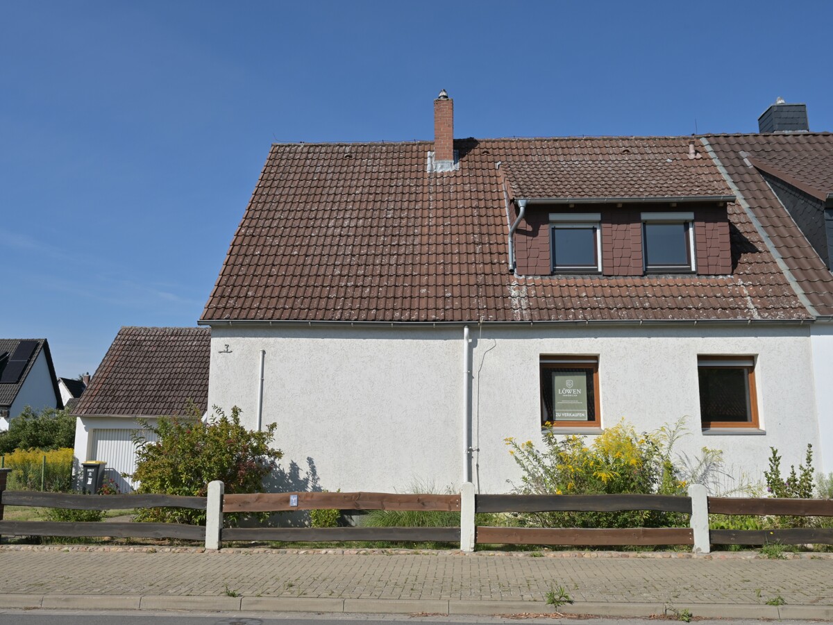 Charmante Doppelhaushälfte auf wunderschönem Gartengrundstück in Weddel, 38162 Weddel, Doppelhaushälfte