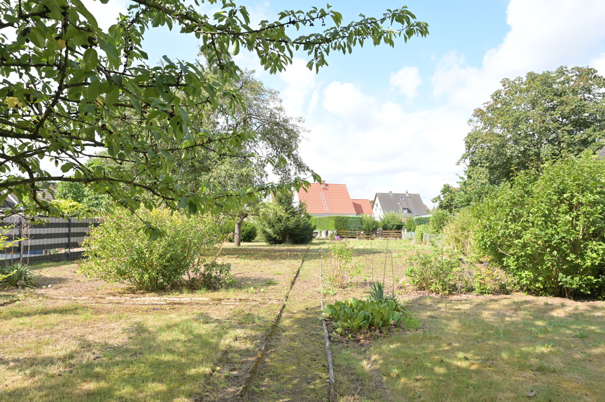 Garten - Charmante Doppelhaushälfte auf wunderschönem Gartengrundstück in Weddel