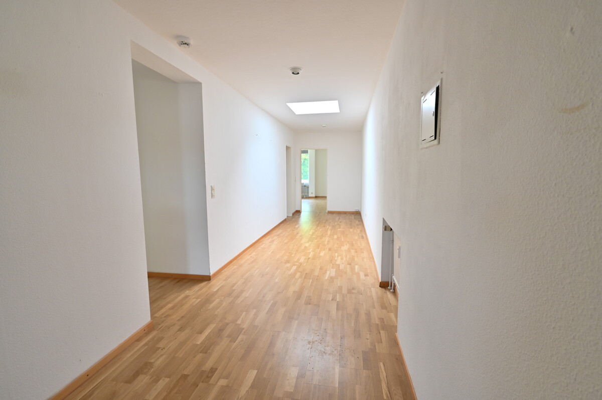 Flur - Vielseitiges Gewerbegrundstück mit Büroflächen, Werkstatt und Erweiterungspotenzial
