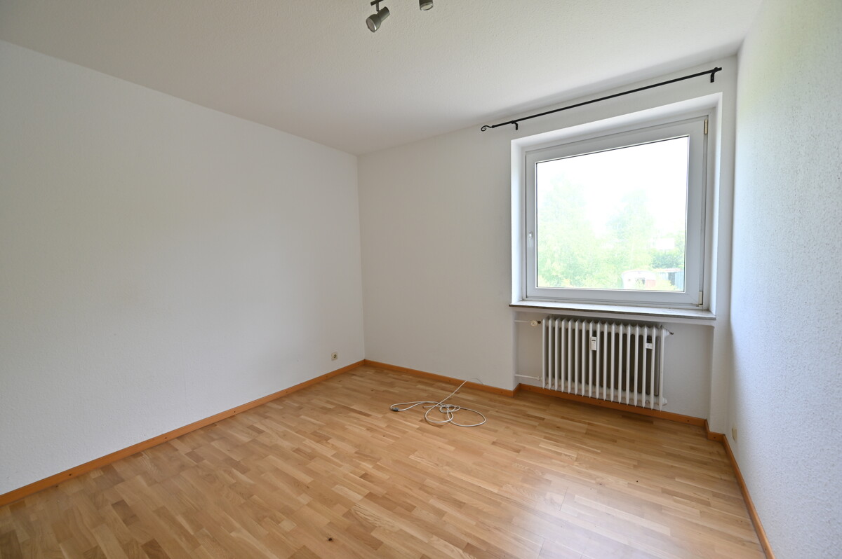 Wohnung im Obergeschoss - Vielseitiges Gewerbegrundstück mit Büroflächen, Werkstatt und Erweiterungspotenzial