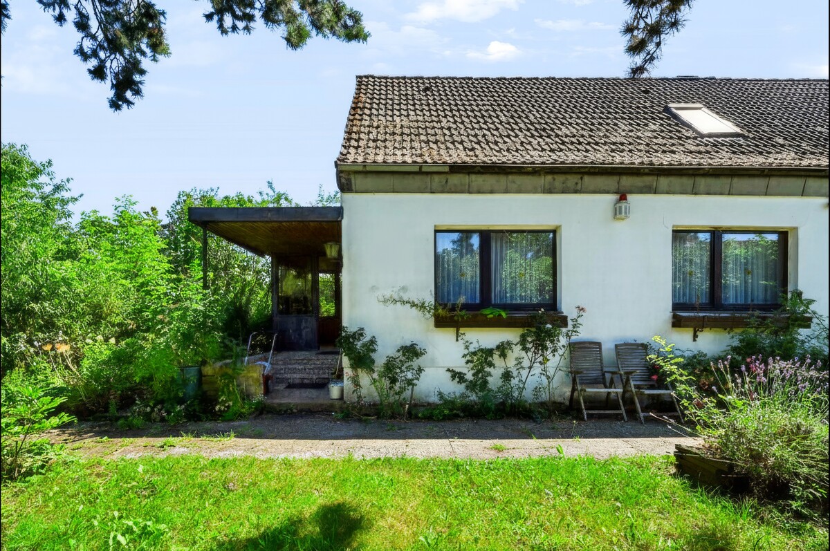 Seitenansicht - Stadtnah wohnen und individuell gestalten – Sanierungsbedürftiges Einfamilienhaus in Riddagshausen