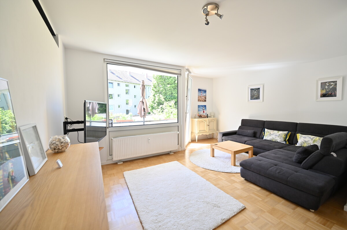 Wohnzimmer - Modernisierte Eigentumswohnung mit Stellplatz im Westlichen Ringgebiet