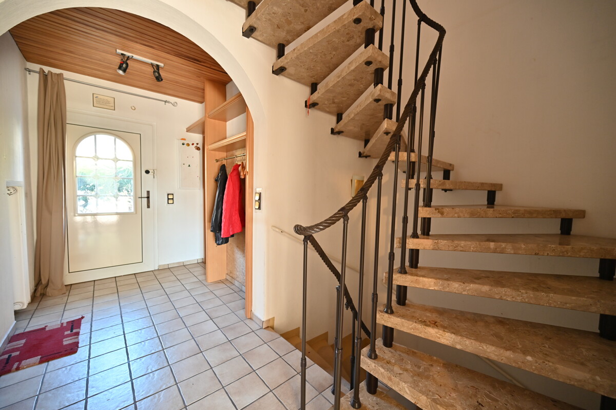 Flur im Erdgeschoss - Melverode – Reihenmittelhaus mit Südgarten und Garage
