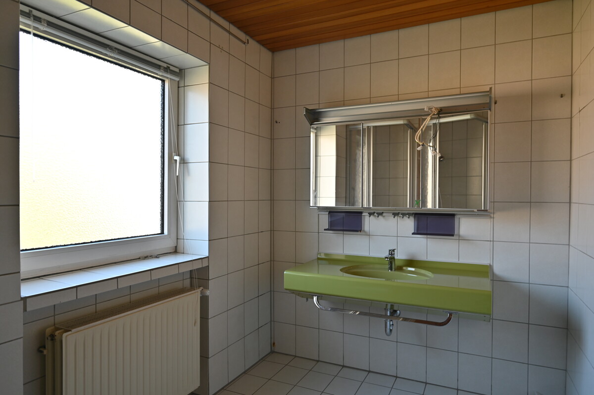 Gräumiges Badezimmer im 1. Obergeschoss - Melverode – Reihenmittelhaus mit Südgarten und Garage