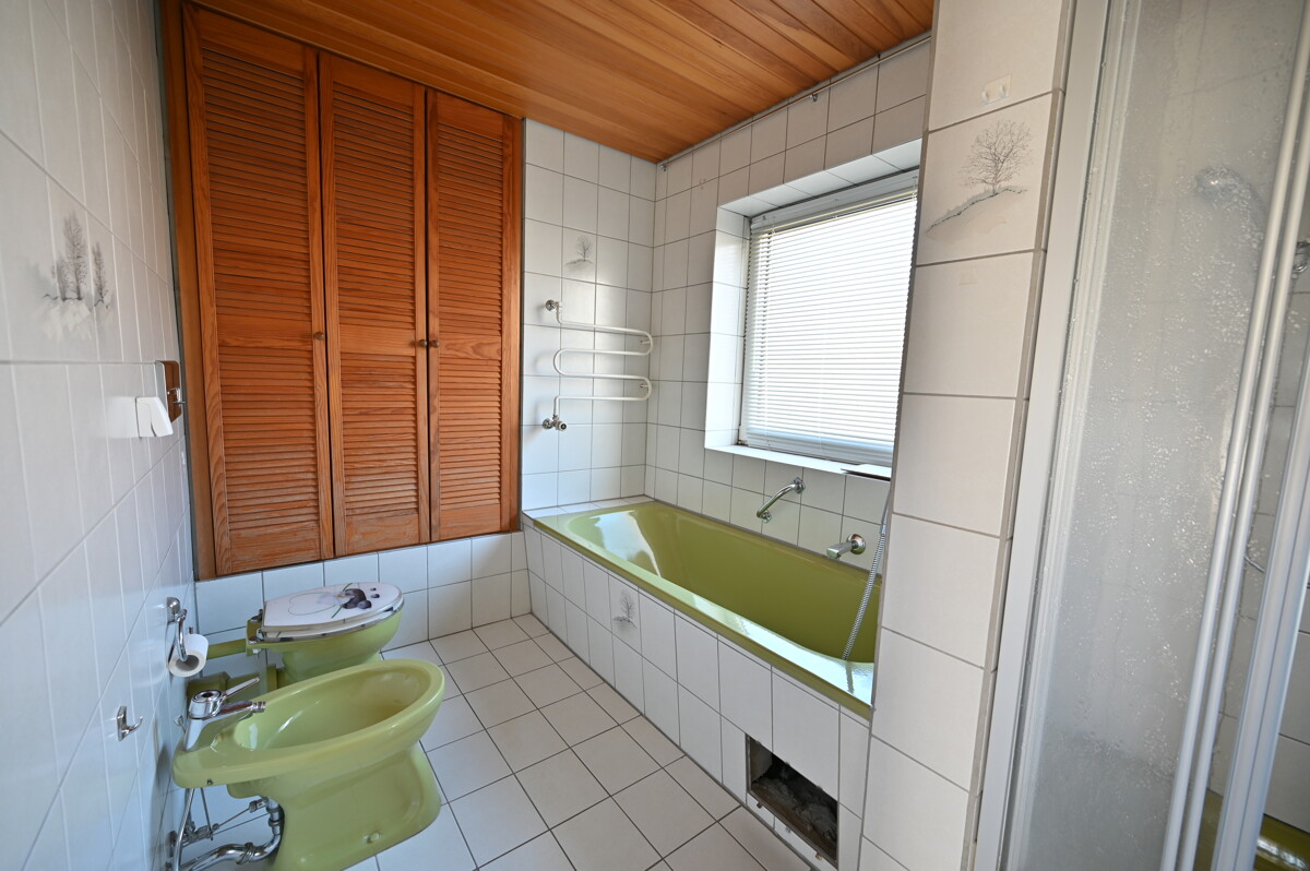 Geräumiges Badezimmer im 1. Obergeschoss - Melverode – Reihenmittelhaus mit Südgarten und Garage