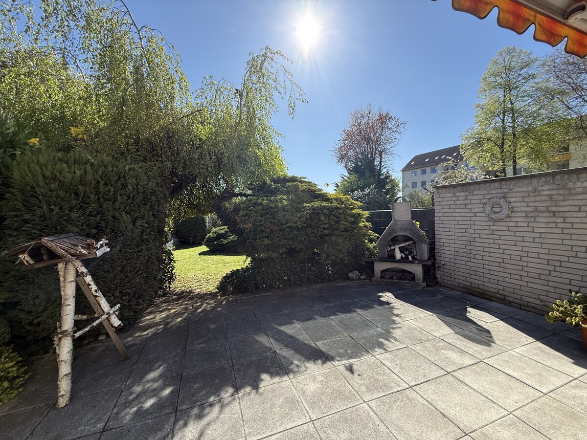 Südterrasse - Melverode – Reihenmittelhaus mit Südgarten und Garage