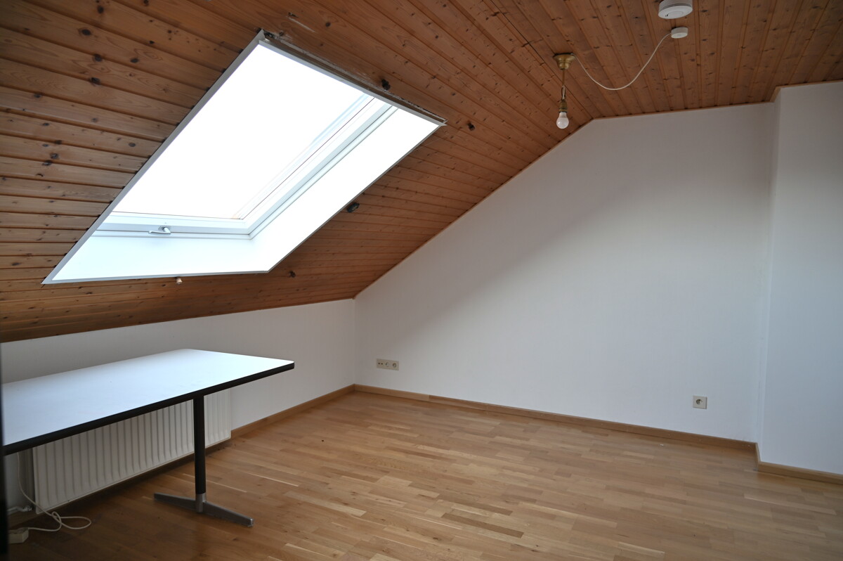 Zimmer im Dachgeschoss - Solides Reihenmittelhaus in ruhiger Lage von Lamme