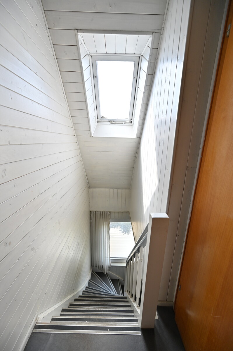 Treppe im Dachgeschoss - Solide Doppelhaushälfte in Lehndorf – Sanieren, Gestalten & Wohlfühlen.