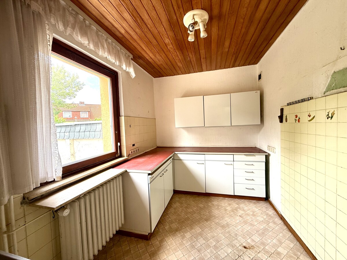 Küche - Solide Doppelhaushälfte in Lehndorf – Sanieren, Gestalten & Wohlfühlen.