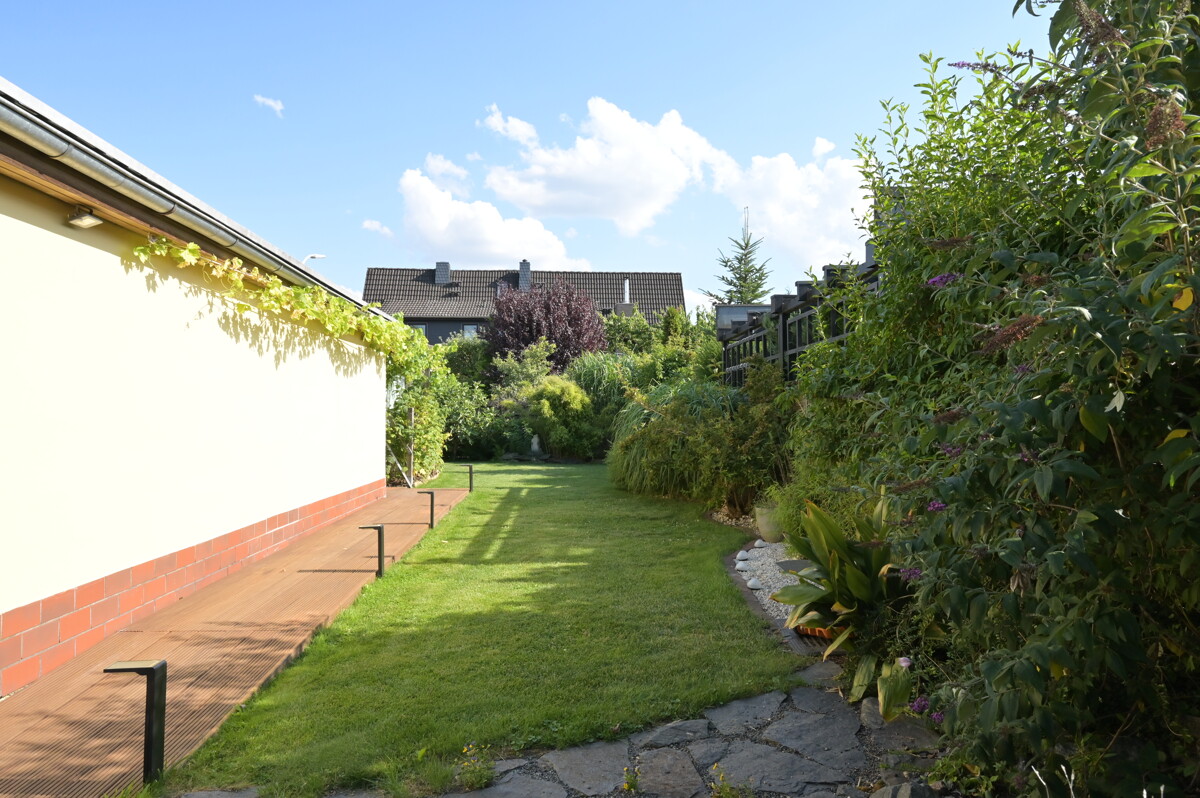 Ausblick von der Terrasse - Freistehendes Einfamilienhaus im beliebten Lehndorf