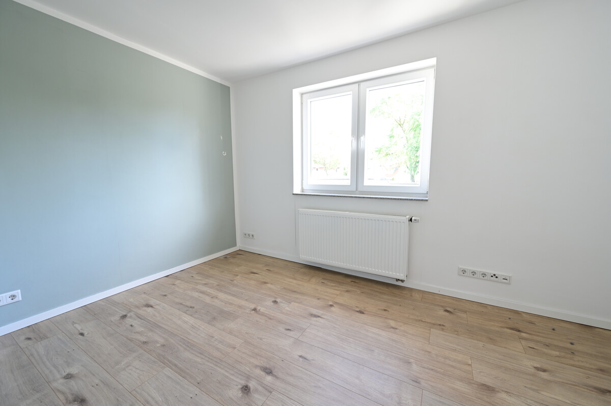 Schlafzimmer im 1. Obergeschoss - Sofort einziehen – Modernsiertes Reihenmittelhaus in Querum