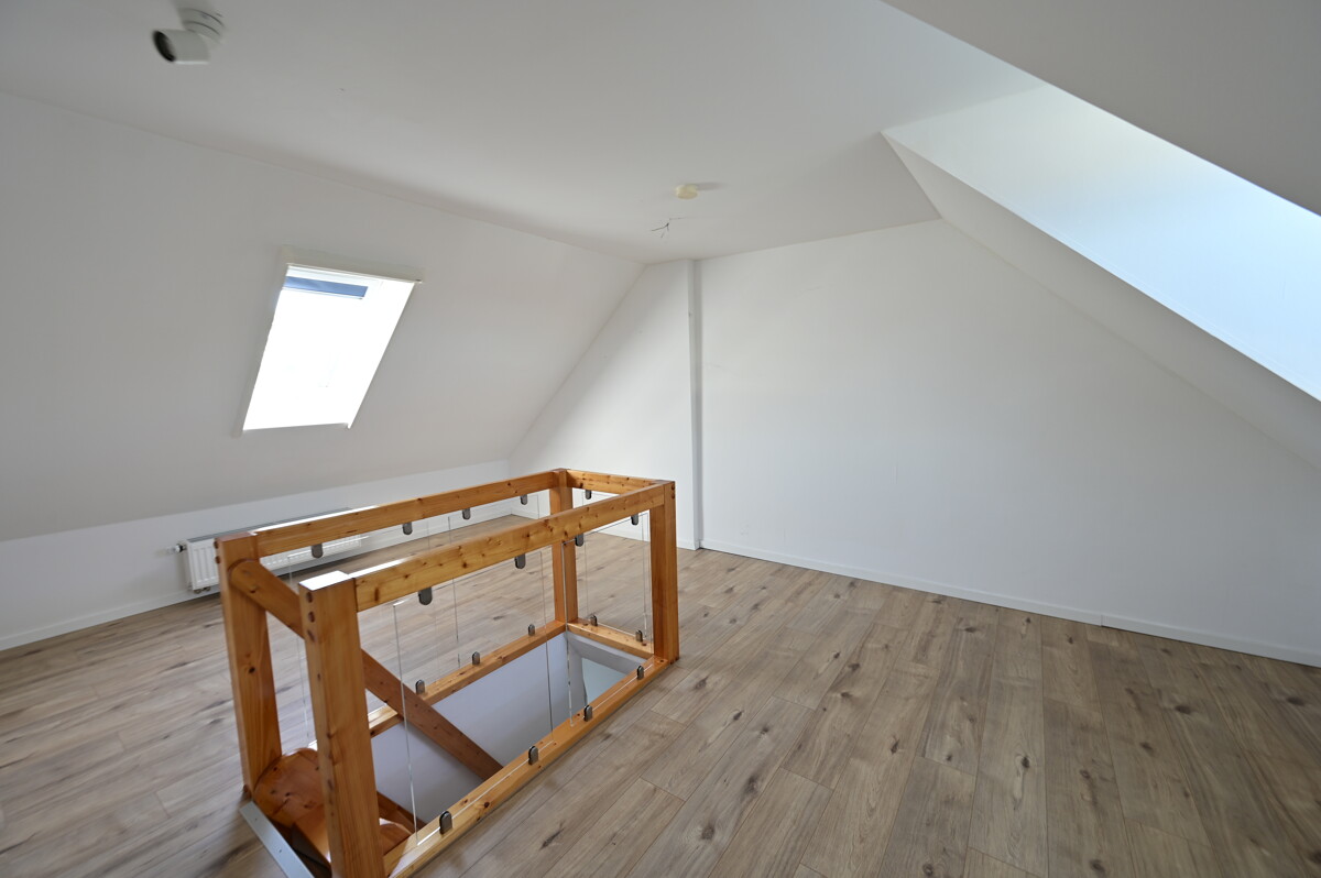 Zimmer im Dachgeschoss - Sofort einziehen – Modernsiertes Reihenmittelhaus in Querum