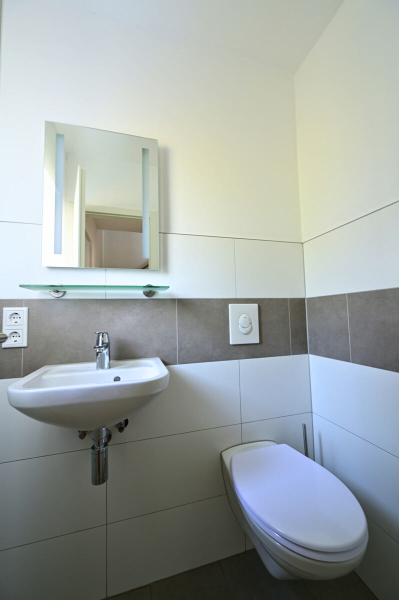 Gäste-WC im Erdgeschoss - Sofort einziehen – Modernsiertes Reihenmittelhaus in Querum